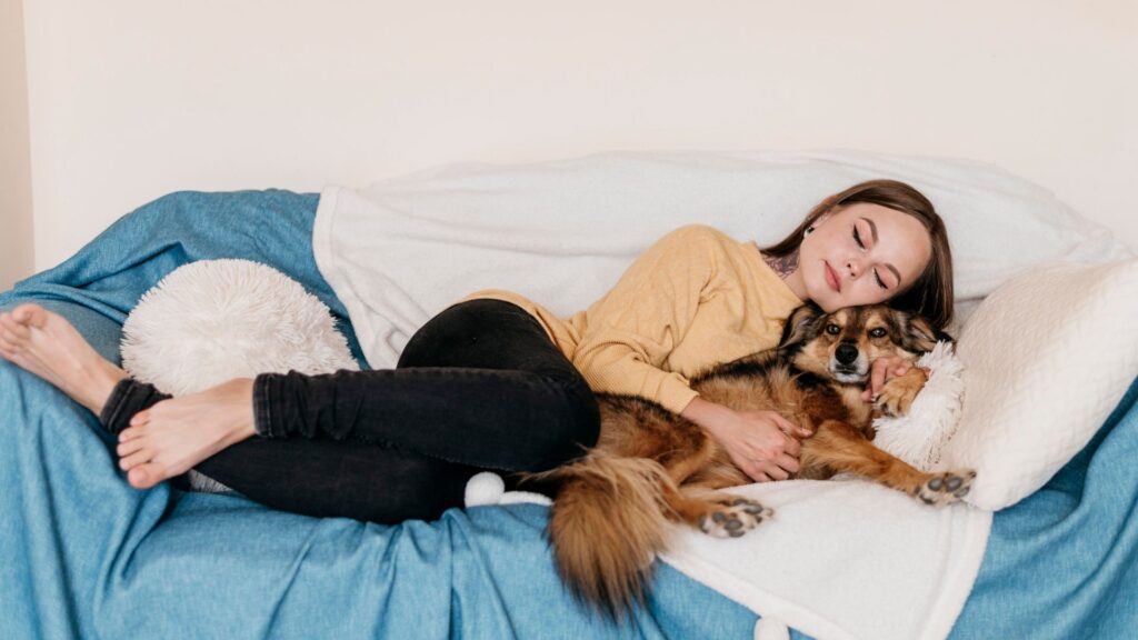 Is it safe for humans to sleep with dogs?